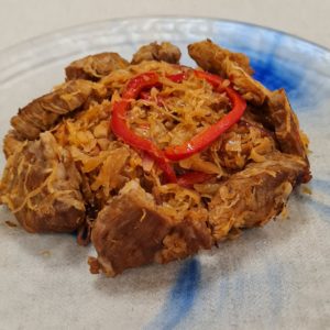 Sauté de porc rouge à la choucroute aux épices traditionnelles